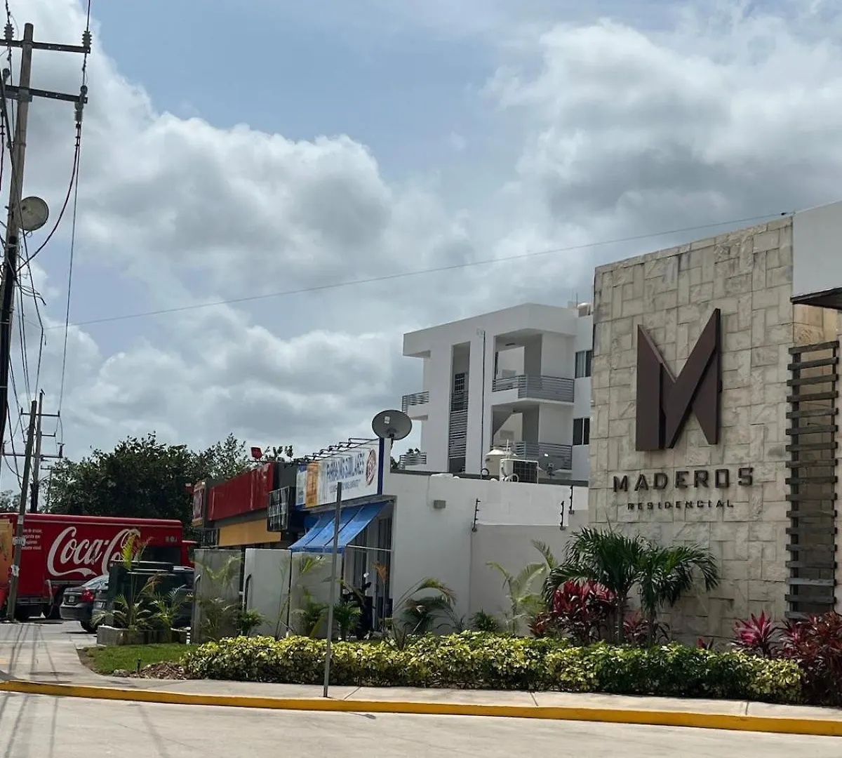 Maderos Cancun Apartment